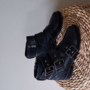 Blondo Womens Camila Black Leather Waterproof Multi Stap/Buckle Ankle Boots S6.5